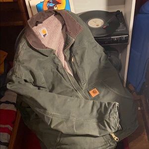 Large Men’s Carhartt Jacket
